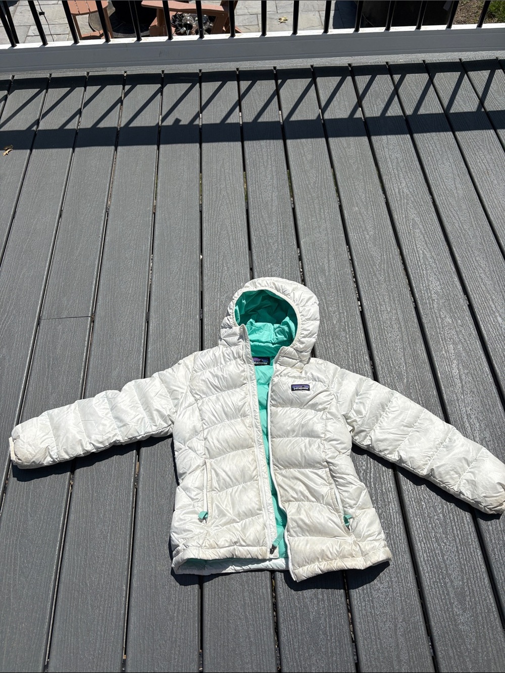 Patagonia White Puffer Jacket with Teal Interior